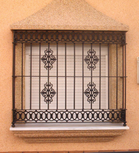 HIERRO PUERTAS Y REJAS